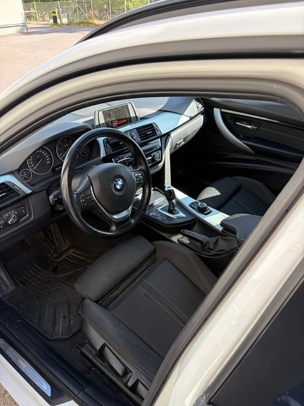 BMW 320d 4 of 6