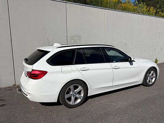 BMW 320d 2 of 6
