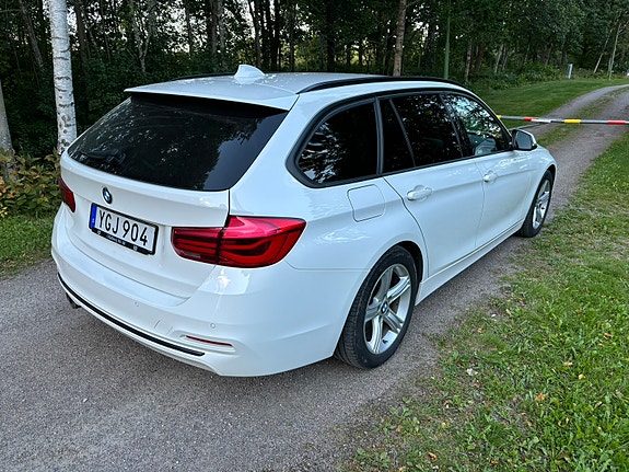 BMW 320d 4 of 6