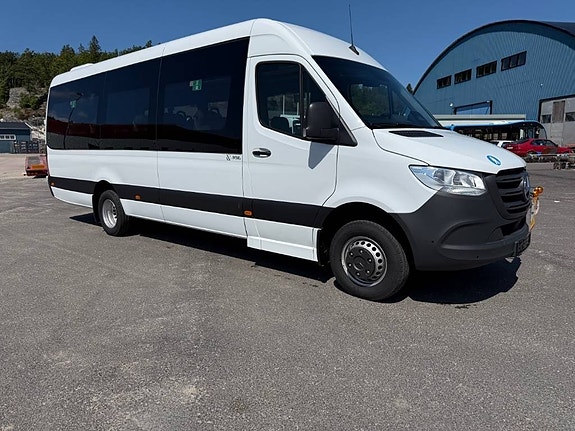 Mercedes-Benz Skolbuss 22 pass