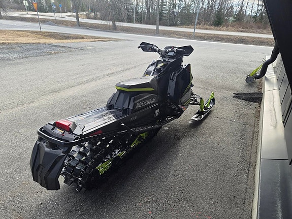 Polaris 9R Switchback Assault 146 Escape -26 3 of 3