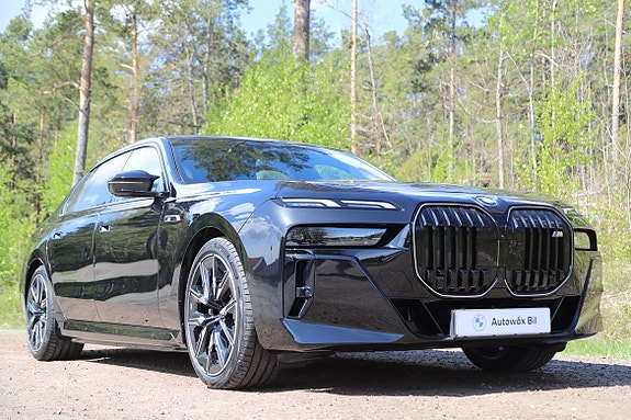 BMW M760e