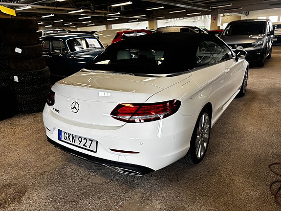 Mercedes-Benz C300 4 of 5