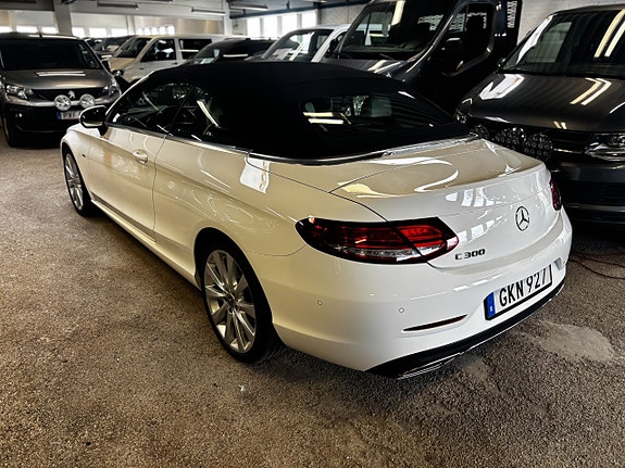 Mercedes-Benz C300 3 of 5