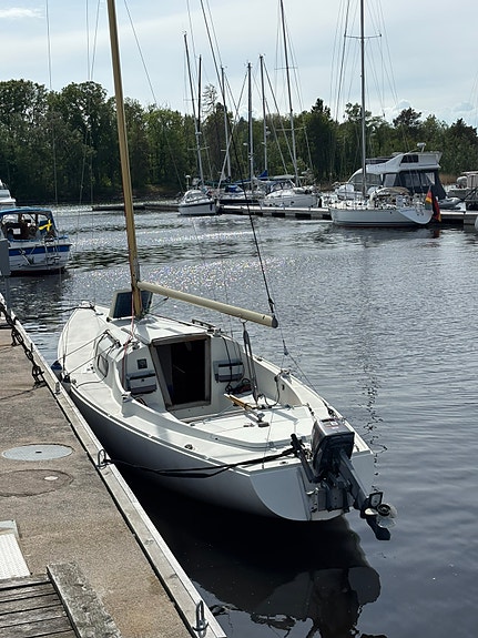 H-båt 1975 – renoverad grund, sjösatt och färdig att hämtas 12 of 13