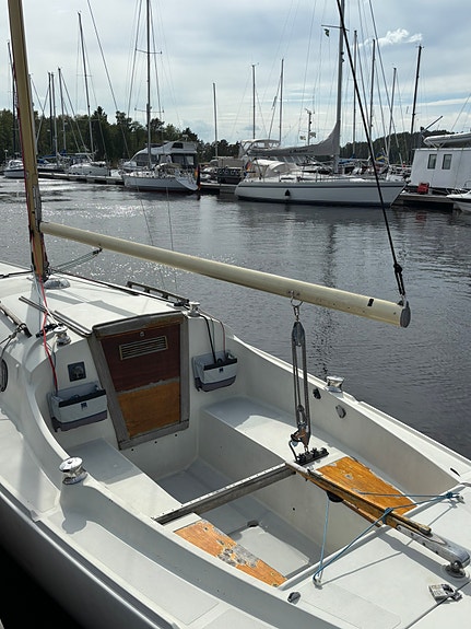 H-båt 1975 – renoverad grund, sjösatt och färdig att hämtas 13 of 13