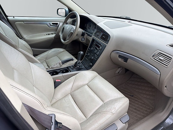 Volvo V70 10 of 15