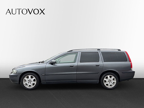 Volvo V70 2 of 15