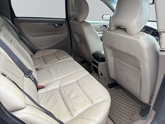 Volvo V70 8 of 15