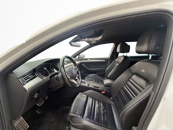 Volkswagen Passat 13 of 30