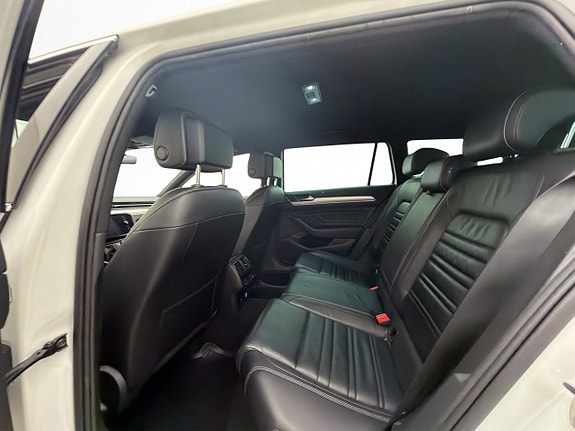 Volkswagen Passat 28 of 30