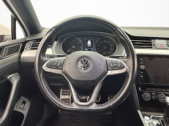 Volkswagen Passat 15 of 30