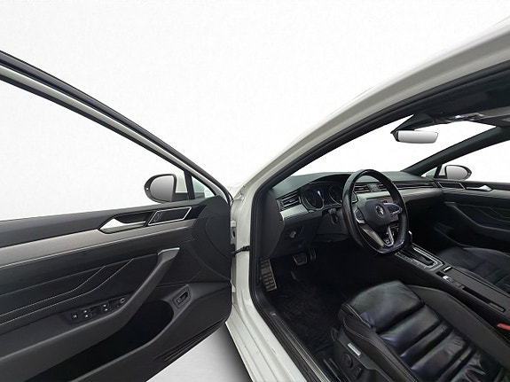 Volkswagen Passat 12 of 30