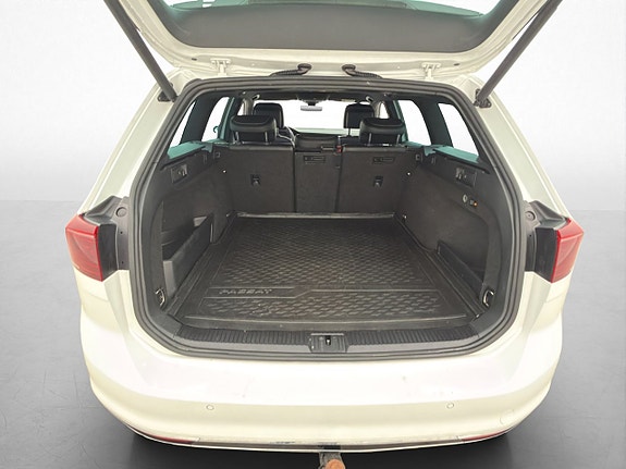 Volkswagen Passat 9 of 30