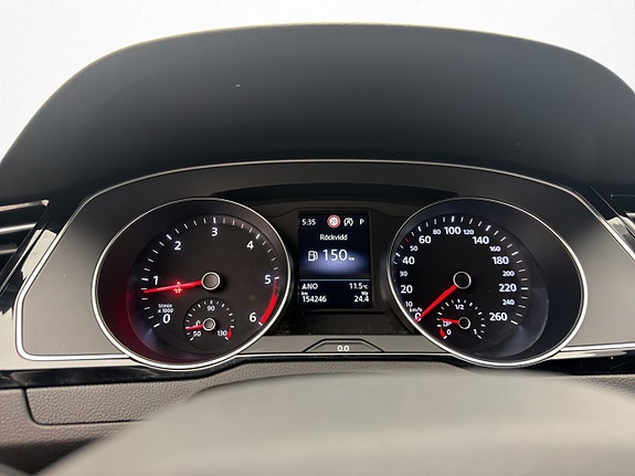 Volkswagen Passat 17 of 30