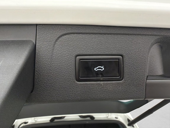 Volkswagen Passat 10 of 30