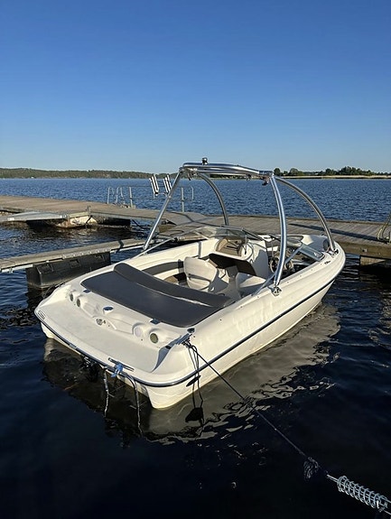 Larson 180 – 2003 med Mercruiser 3.0L + trailer – redo för säsongen! 5 of 5
