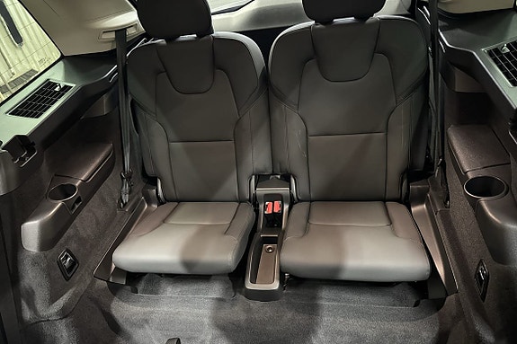 Volvo XC90 16 of 24