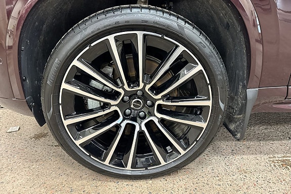 Volvo XC90 10 of 24