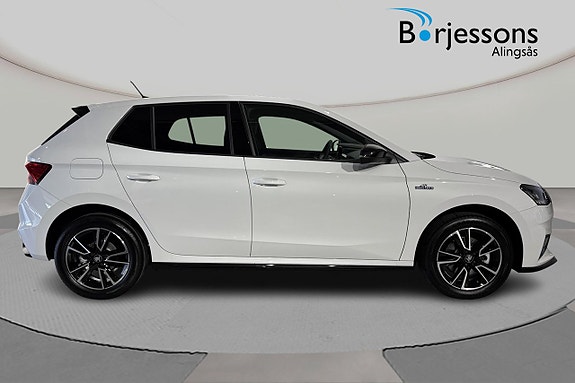 Skoda Fabia 2 of 8
