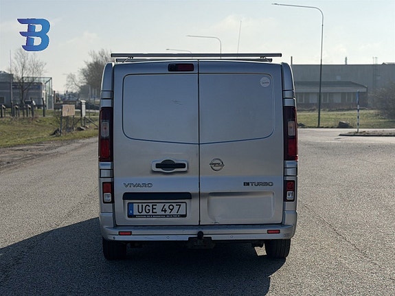 Opel Vivaro 17 of 18