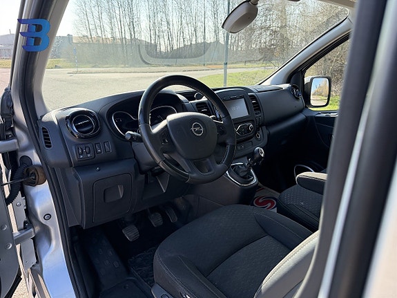 Opel Vivaro 7 of 18