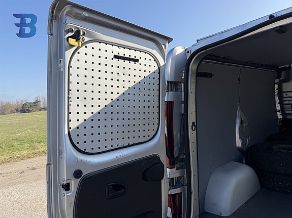 Opel Vivaro 14 of 18