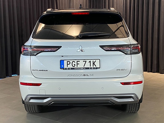 Mitsubishi Outlander 2 of 5