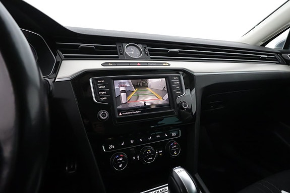 Volkswagen Passat Alltrack 13 of 19