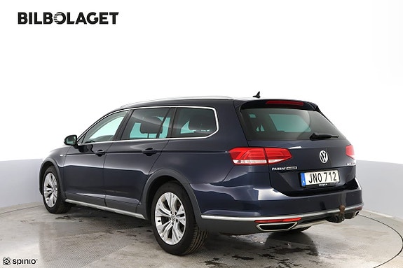 Volkswagen Passat Alltrack 3 of 5