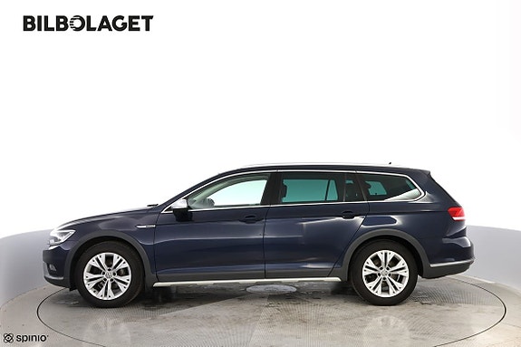 Volkswagen Passat Alltrack 2 of 5