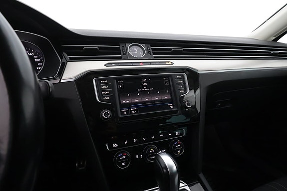 Volkswagen Passat Alltrack 14 of 19