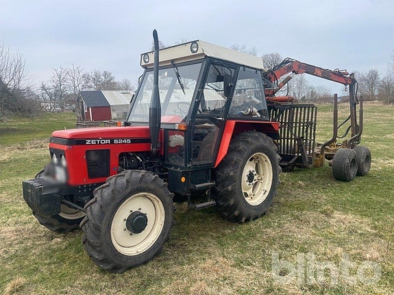 Traktor med skogsvagn Zetor 5245 (bra skick)