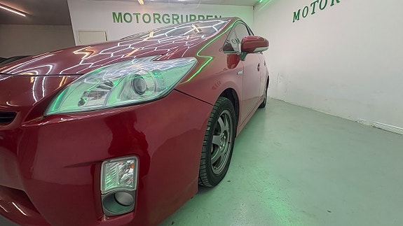 Toyota Prius 12 of 19