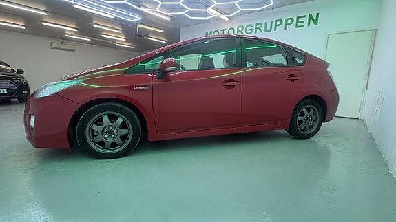 Toyota Prius 11 of 19