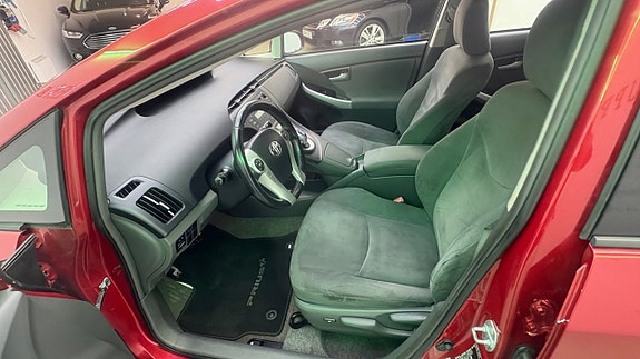 Toyota Prius 15 of 19