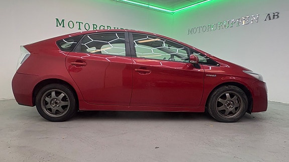 Toyota Prius 7 of 19
