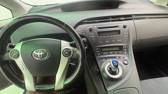 Toyota Prius 13 of 19