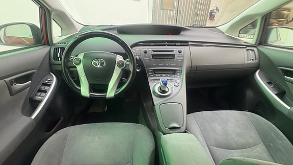 Toyota Prius 14 of 19