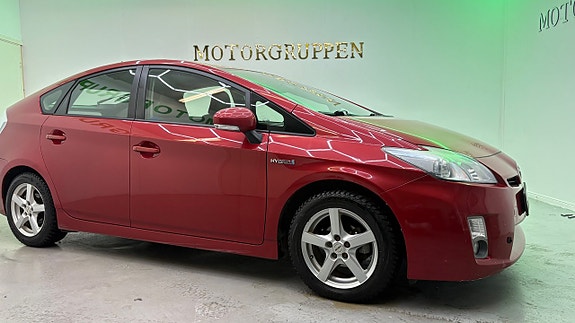 Toyota Prius 3 of 5
