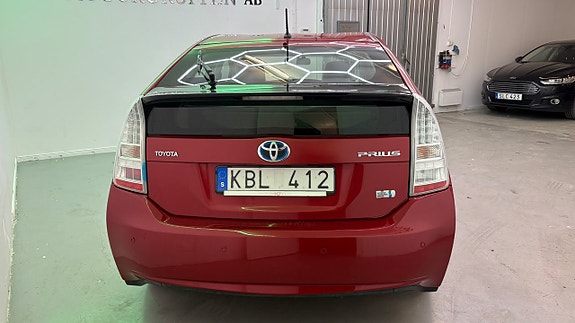 Toyota Prius 9 of 19