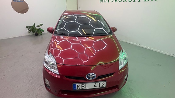 Toyota Prius 10 of 19