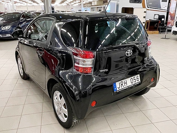 Toyota IQ 2 of 3