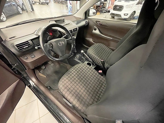 Toyota IQ 3 of 3