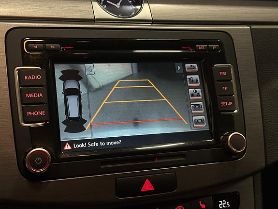 Volkswagen Passat 15 of 17