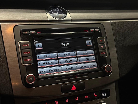 Volkswagen Passat 13 of 17