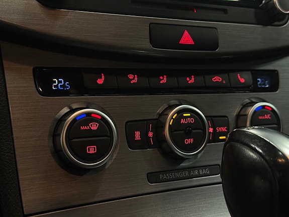 Volkswagen Passat 14 of 17