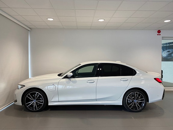 BMW 330e 2 of 12