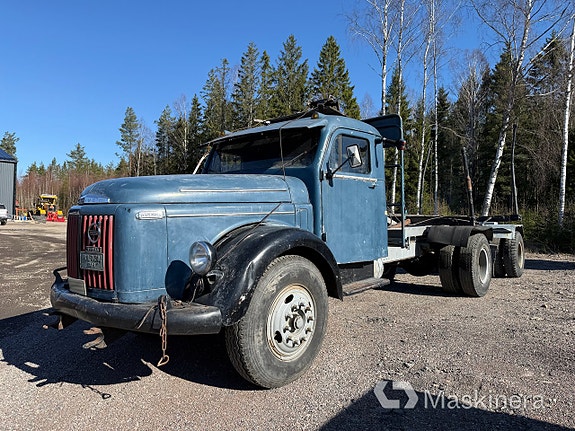 Lastbil Veteran Volvo Titan + 1 Axlad Briab Släp