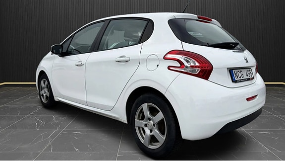 Peugeot 208 3 of 8